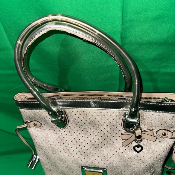 Guess purse - Picture 4 of 4